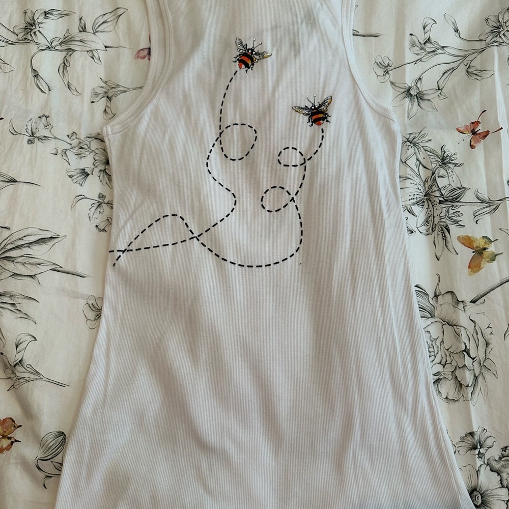 T Party Fashion White Graphic Sleeveless Tank - Picture 4 of 6